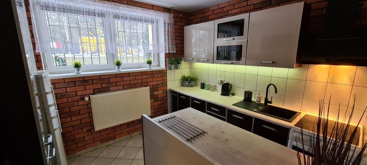 Quiet Basement Apartment Poznan Exterior photo