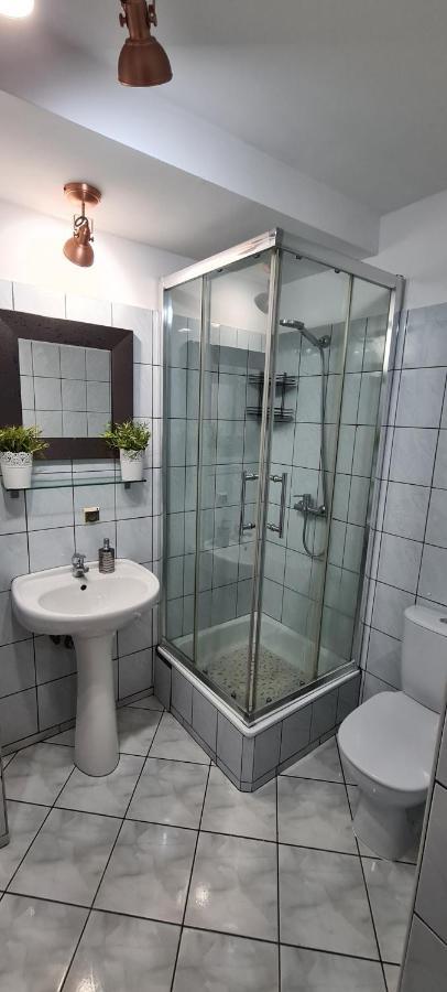 Quiet Basement Apartment Poznan Exterior photo